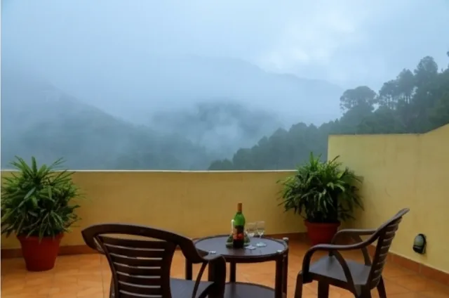 Misty Meadows Super Deluxe Room